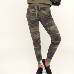 Z Supply Camo Joggers XS